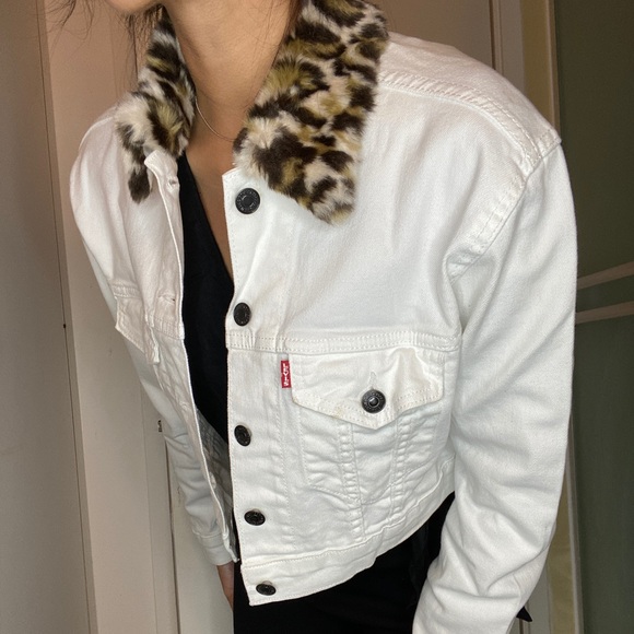 Levi’s White Denim Cropped Jacket Fur Collar - Picture 3 of 7